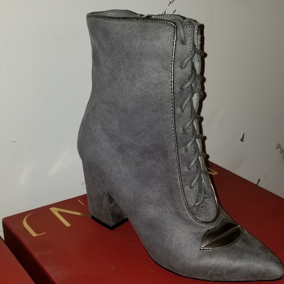 Shoes - Women's boots